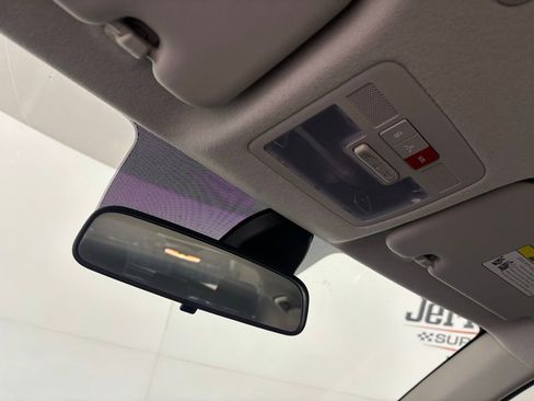 Used 2022 Hyundai Venue Limited image 17