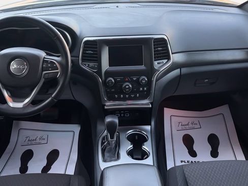 Used 2018 Jeep Grand Cherokee Laredo AWD/4WD image 15