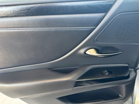 Used 2023 Lexus ES 250 w/ Premium Package image 6