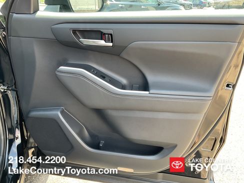 Used 2026 Toyota Highlander XSE AWD/4WD image 14