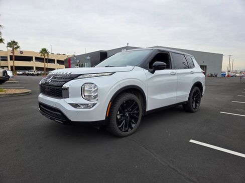 Used 2023 Mitsubishi Outlander SEL image 2