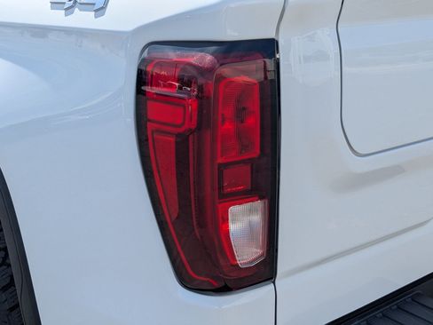 Used 2023 GMC Sierra 1500 SLE AWD/4WD image 11