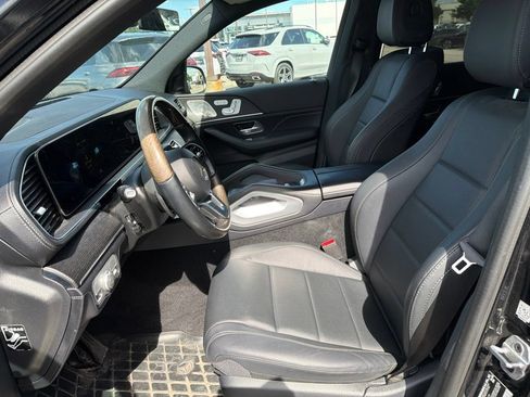 Used 2023 Mercedes-Benz GLS 450 4MATIC image 11