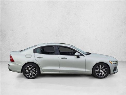 Used 2019 Volvo S60 T6 Momentum w/ Premium Package AWD/4WD image 4