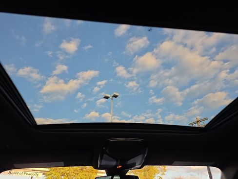 Used 2019 BMW 330i xDrive Sedan w/ Driving Assistance Package image 39