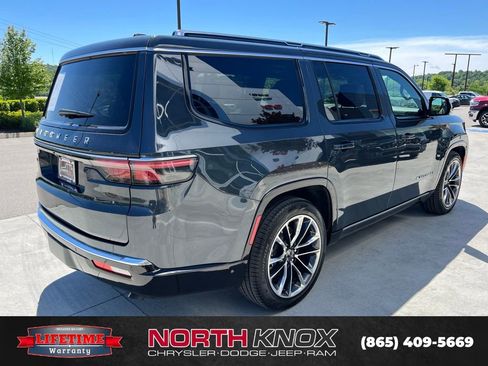 Used 2025 Jeep Wagoneer Series III w/ Premium Group I AWD/4WD image 23