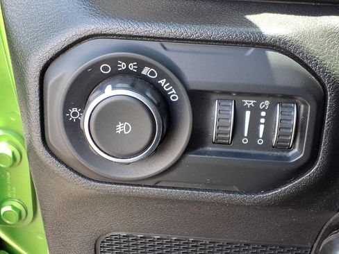 Used 2018 Jeep Wrangler Unlimited Sport S AWD/4WD image 34
