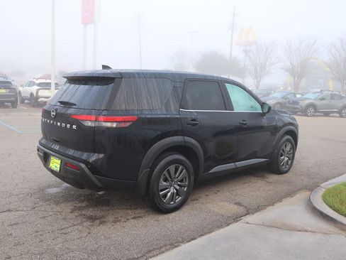 Used 2025 Nissan Pathfinder S image 7