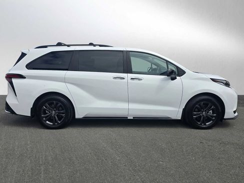 Used 2025 Toyota Sienna XSE w/ XSE Plus Package AWD/4WD image 2