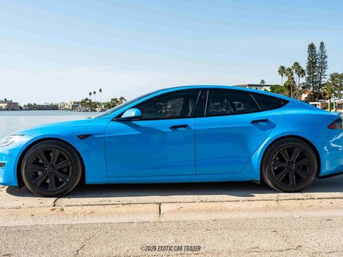 Used 2022 Tesla Model S Plaid image 3