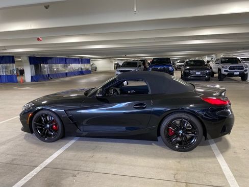 Used 2023 BMW Z4 M40i w/ Premium Package RWD image 2