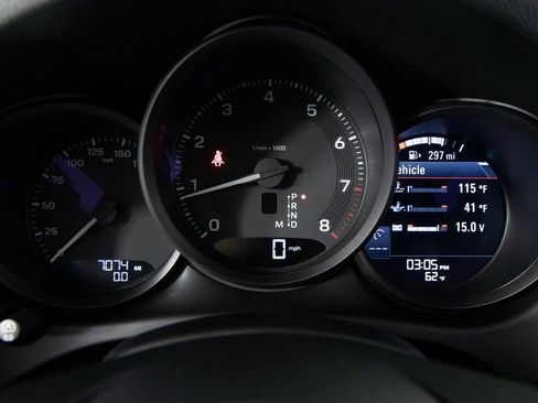 Certified 2025 Porsche Macan AWD/4WD image 24