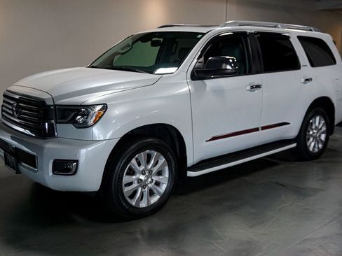 Used 2022 Toyota Sequoia Platinum AWD/4WD image 5