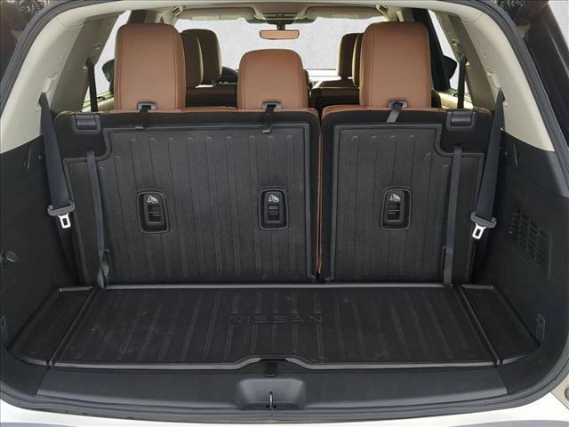 Used 2023 Nissan Pathfinder Platinum w/ Black Appearance Package AWD/4WD image 6
