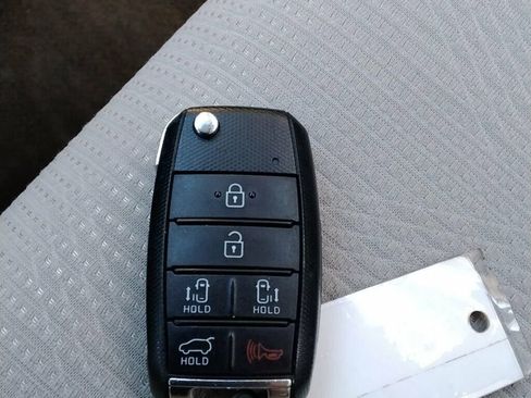 Used 2020 Kia Sedona LX FWD image 30