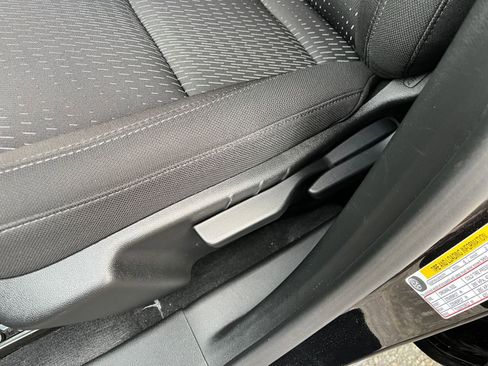 Used 2025 Chevrolet Equinox LT image 23