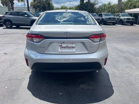 Used 2025 Toyota Corolla LE FWD image 4