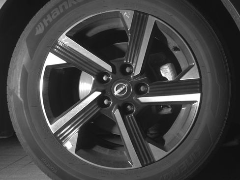Used 2025 Nissan Sentra SV FWD image 13