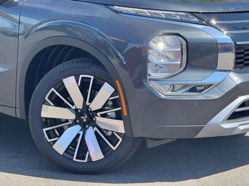 New 2025 Mitsubishi Outlander SEL image 2