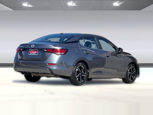 Used 2025 Nissan Sentra SV FWD image 8