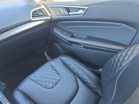 Used 2024 Ford Edge Titanium image 11