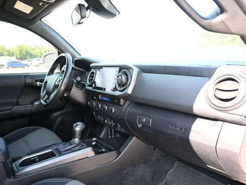 Used 2021 Toyota Tacoma TRD Off-Road w/ Technology Package AWD/4WD image 36