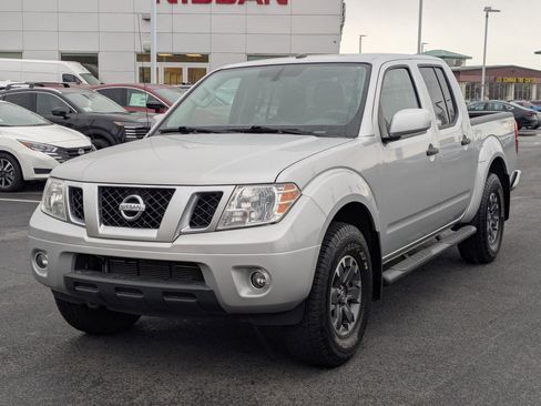 Used 2019 Nissan Frontier PRO-4X image 10