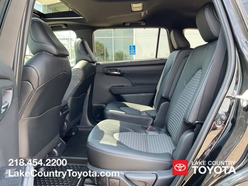 Used 2026 Toyota Highlander XSE AWD/4WD image 24