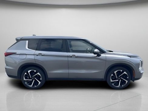 Used 2024 Mitsubishi Outlander SE image 6
