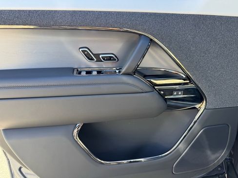 Used 2025 Land Rover Range Rover Sport Dynamic SE image 14