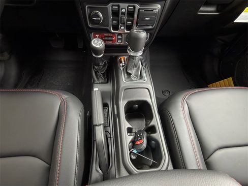 New 2025 Jeep Wrangler Unlimited Rubicon image 17