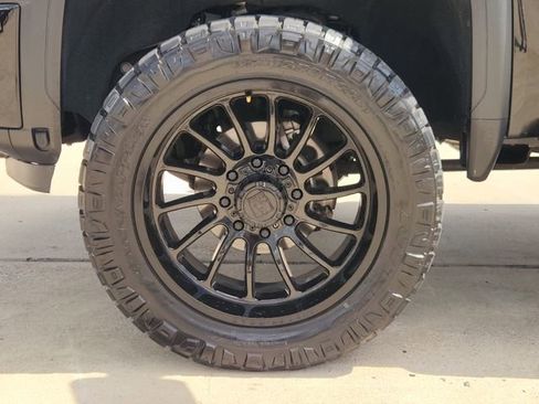 Used 2024 GMC Sierra 2500 AT4 AWD/4WD image 10