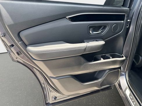 Used 2025 Honda Pilot EX-L image 11