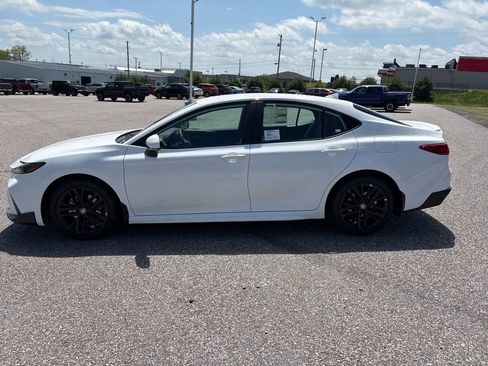 Used 2026 Toyota Camry SE FWD image 3
