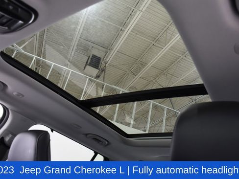 Used 2023 Jeep Grand Cherokee L Limited w/ Luxury Tech Group II AWD/4WD image 28