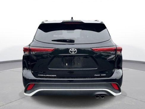 Used 2021 Toyota Highlander XSE AWD/4WD image 6