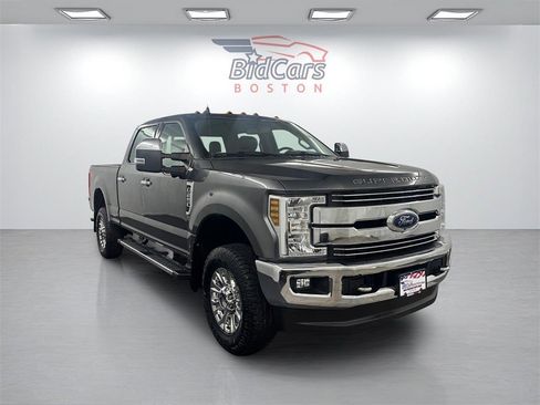 Used 2019 Ford F250 Lariat w/ Chrome Package image 3