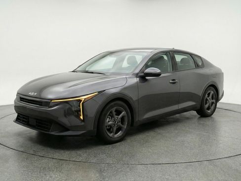Used 2025 Kia K4 LXS image 3