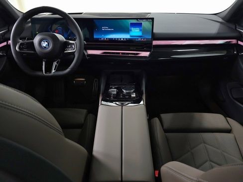 New 2026 BMW 550e xDrive image 9