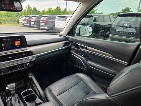 Used 2022 Kia Telluride SX w/ SX Prestige Package AWD/4WD image 11