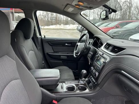 Used 2017 Chevrolet Traverse LT image 31