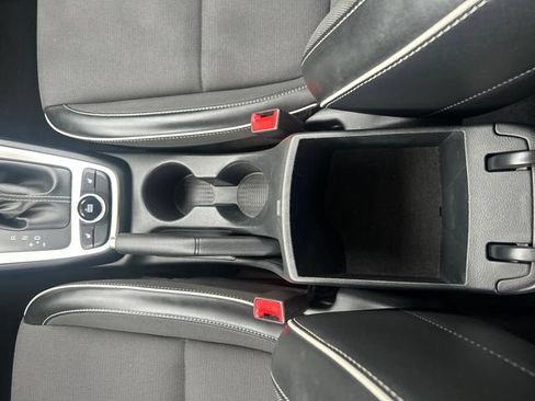 Used 2022 Hyundai Venue Limited FWD image 21