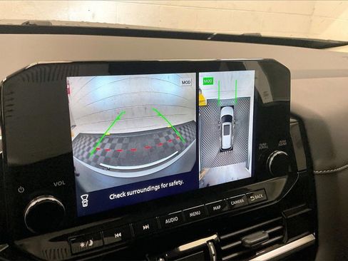 Certified 2025 Nissan Pathfinder SL image 21