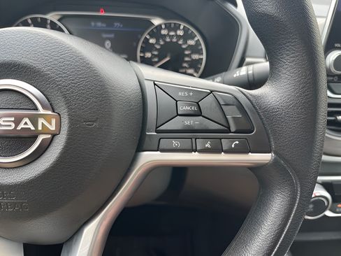 Used 2025 Nissan Altima 2.5 SV FWD image 19