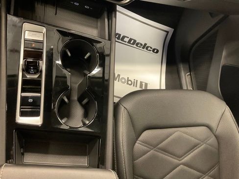 Used 2025 Volkswagen Atlas SE image 22