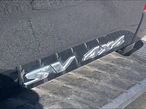 Used 2024 Nissan Titan SV w/ SV Convenience Package image 8