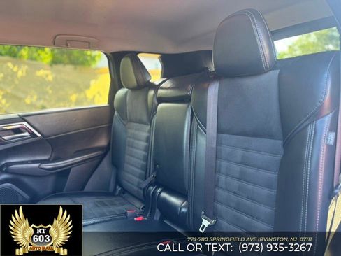Used 2024 Mitsubishi Outlander AWD image 9