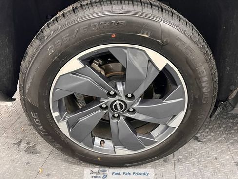 Used 2025 Nissan Rogue SV FWD image 15