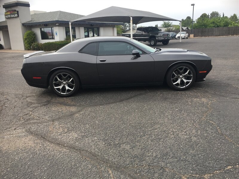 Used 2016 Dodge Challenger SXT w/ Driver Convenience Group RWD image 3