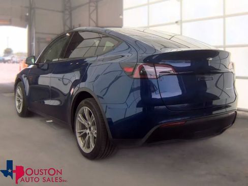 Used 2023 Tesla Model Y Long Range AWD/4WD image 1